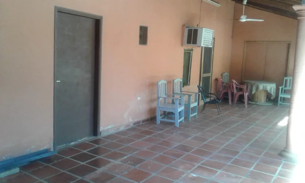 Propiedad en Condominio Palmaloma Luque, Casa Amplia con salones comerciales — foto 2