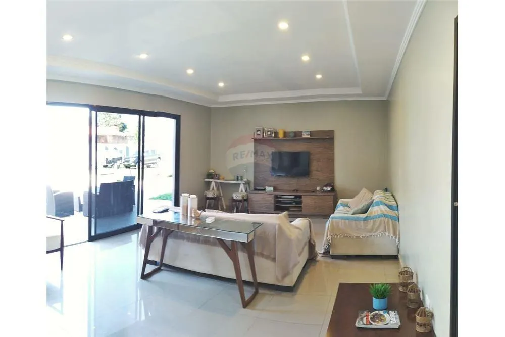 VENDO HERMOSA RESIDENCIA EN MARIANO ROQUE ALONSO — foto 2