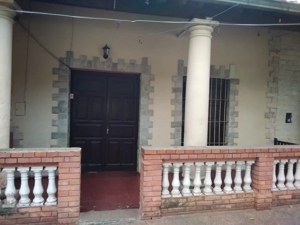 VENDO CASA AL COSTADO DE LA BASILICA DE CAACUPÈ — foto 2