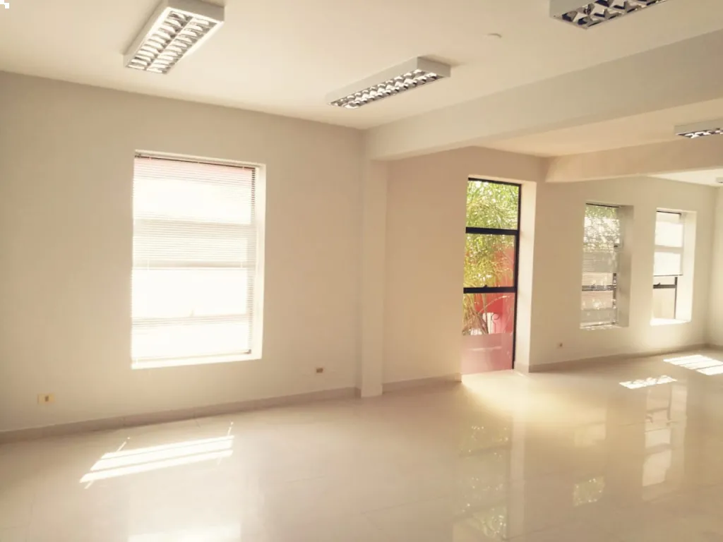 SE VENDE O ALQUILA OFICINA EN EL CENTRO — foto 2