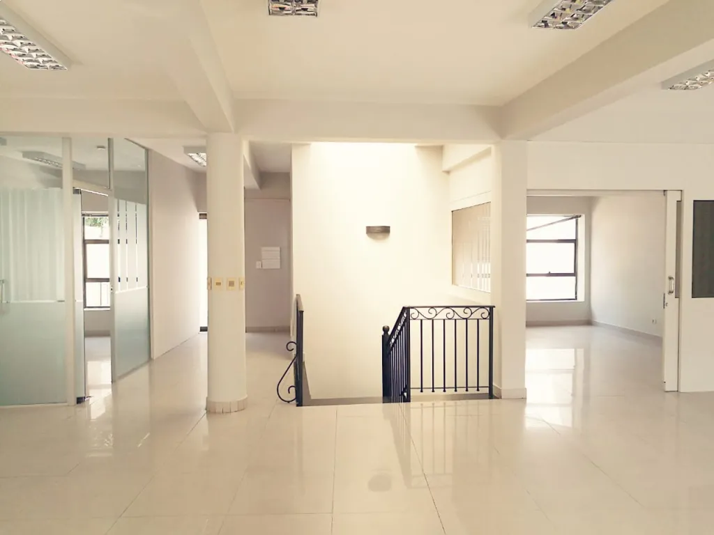 SE VENDE O ALQUILA OFICINA EN EL CENTRO — foto 3