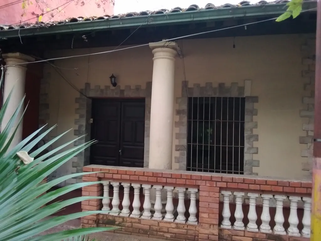 VENDO CASA AL COSTADO DE LA BASILICA DE CAACUPÈ — foto 2