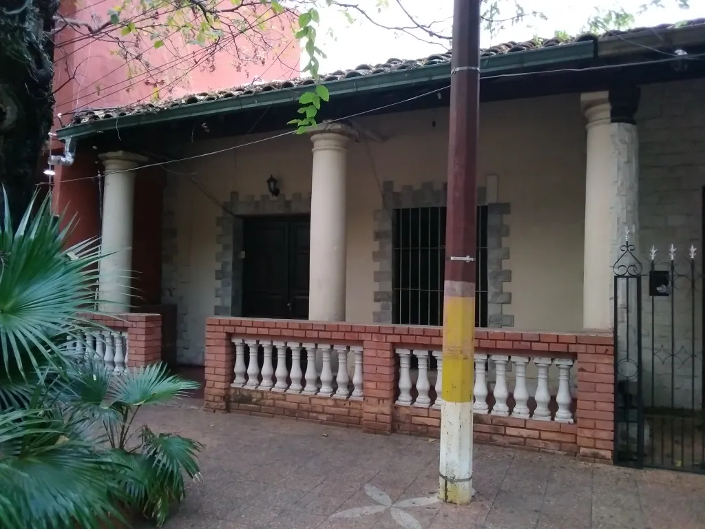 VENDO CASA AL COSTADO DE LA BASILICA DE CAACUPÈ — foto 3
