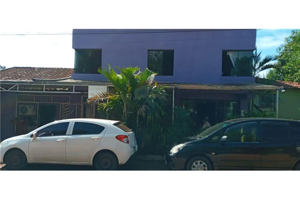 Vendo casa en el barrio San Pedro: 8 habitaciones y 4 baños más 3 salones comerciales. — foto 2
