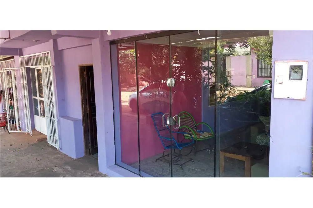 Vendo casa en el barrio San Pedro: 8 habitaciones y 4 baños más 3 salones comerciales. — foto 3