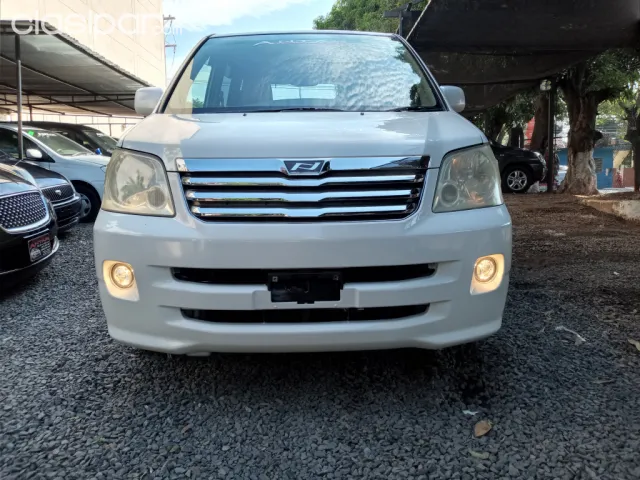 Toyota Noah 2003 — foto 3