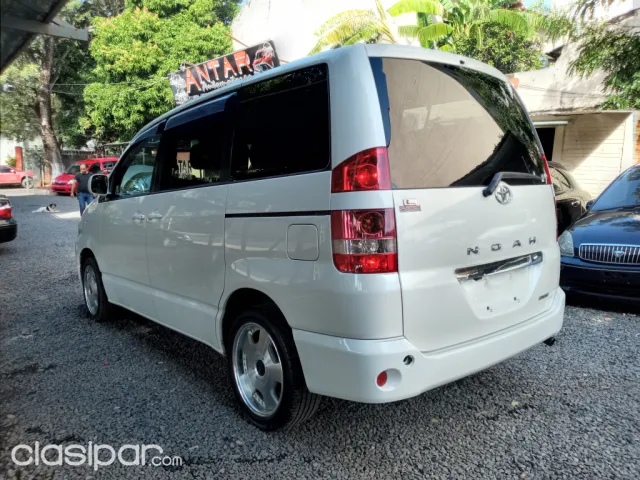 Toyota Noah 2003 — foto 5