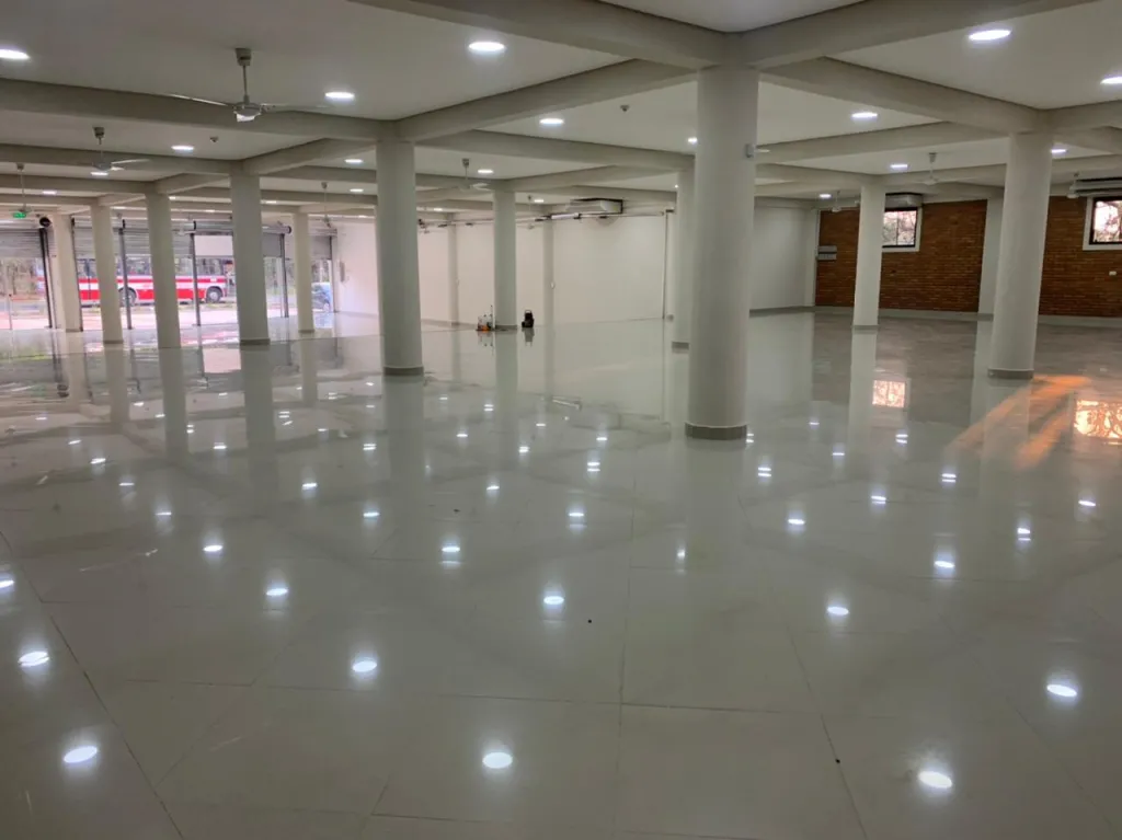 ALQUILO AMPLIO SALÓN‼️ COD 0200 📍Areguá (Caacupemi) — foto 2
