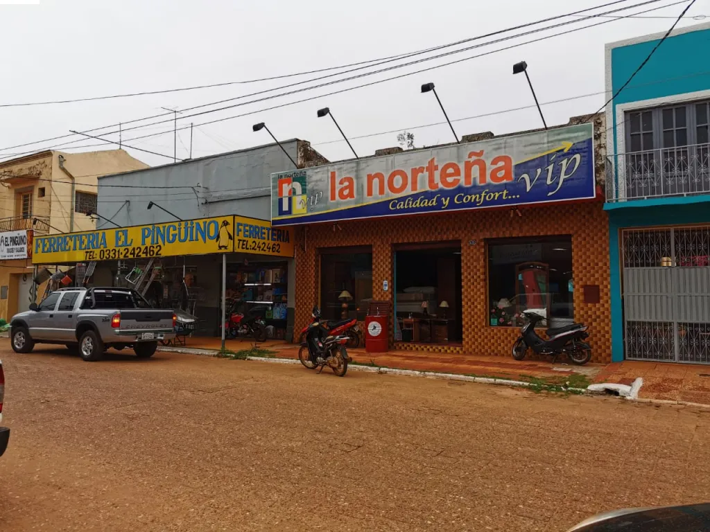 Salón comercial sobre Presidente Franco — foto 3