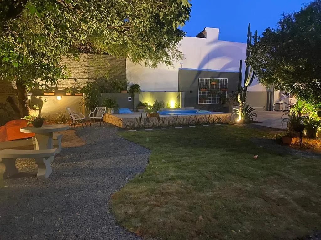 VENDO HERMOSA RESIDENCIA EN ESQUINA FERNANDO DE LA MORA — foto 3