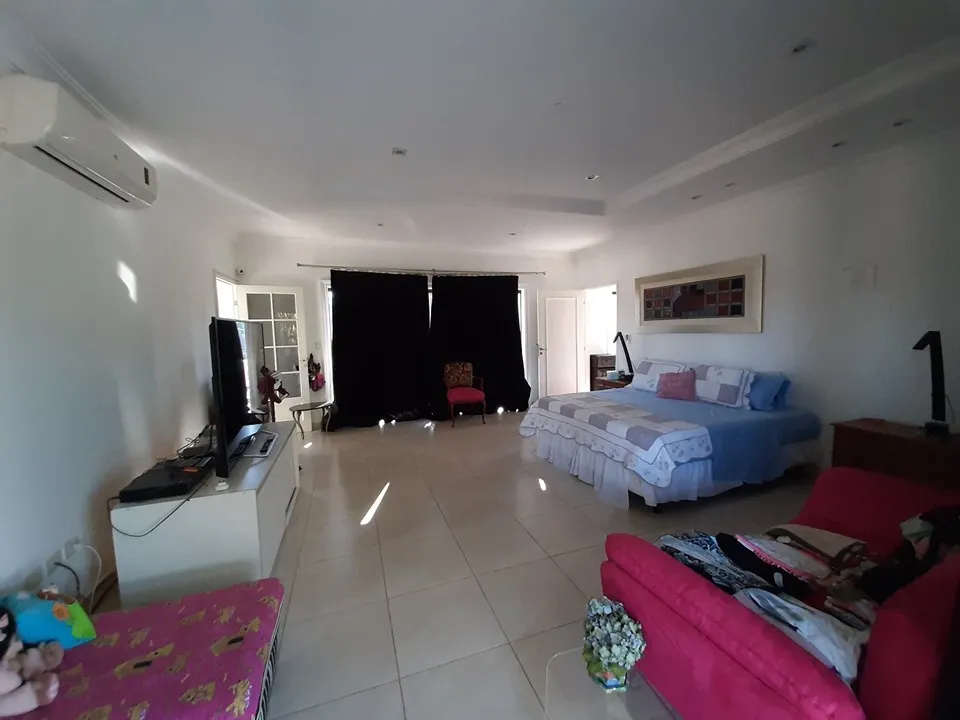 VENDO ESPECTACULAR RESIDENCIA EN BARRIO CERRADO ZONA AEROPUERTO‼️ — foto 3