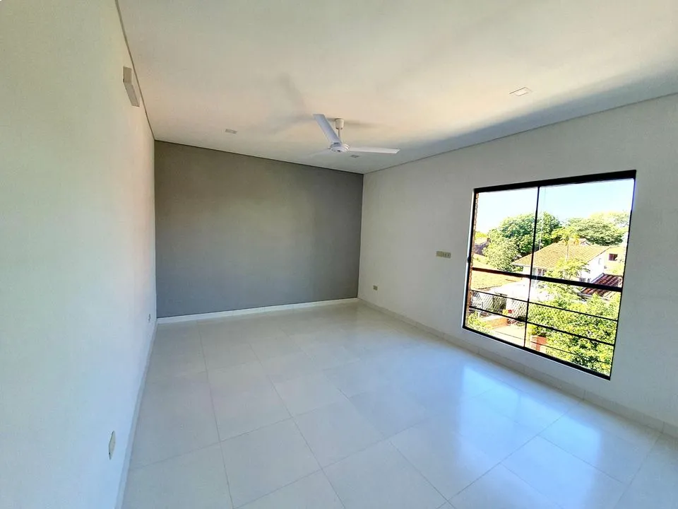 Vendo hermoso Triplex en Sajonia — foto 3