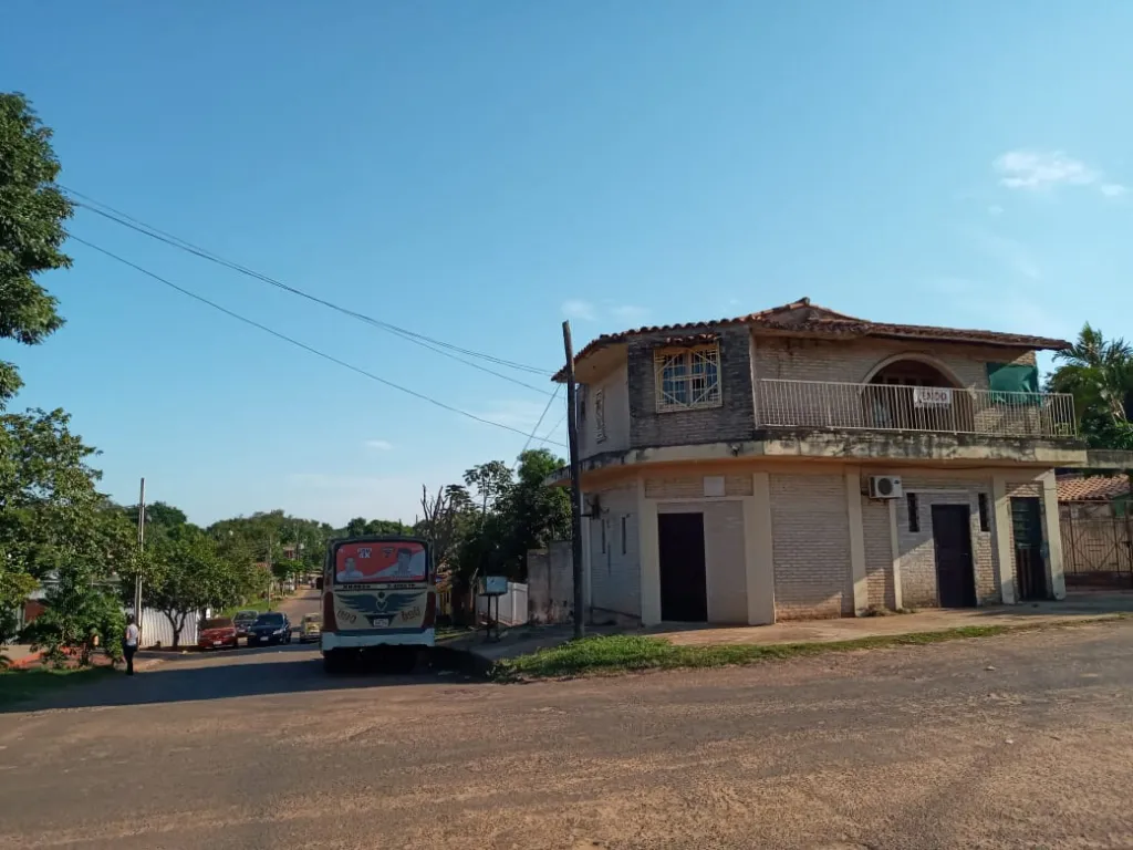 VENDO CASA DE DOS PISOS EN ITAUGUA — foto 2