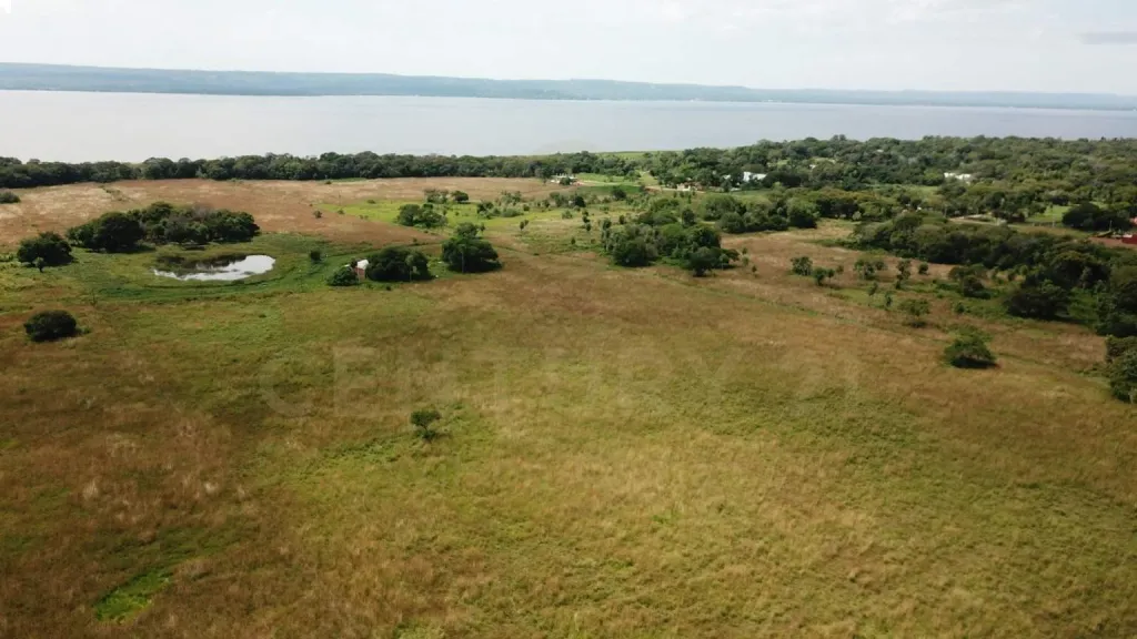 GRAN PROPIEDAD DE UBICACIÓN EXCEPCIONAL - 109has A ORILLAS DEL LAGO YPACARAI — foto 3