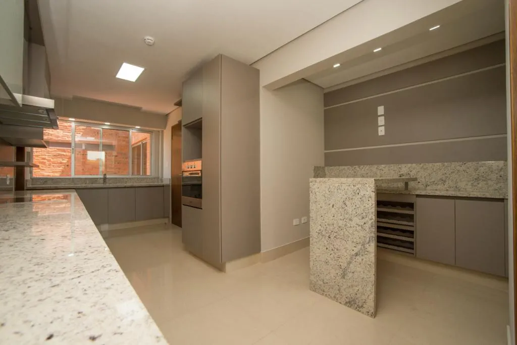 VENTA DE LUJOSO DEPARTAMENTO EN EL EDIFICIO PLAZA REAL — foto 2