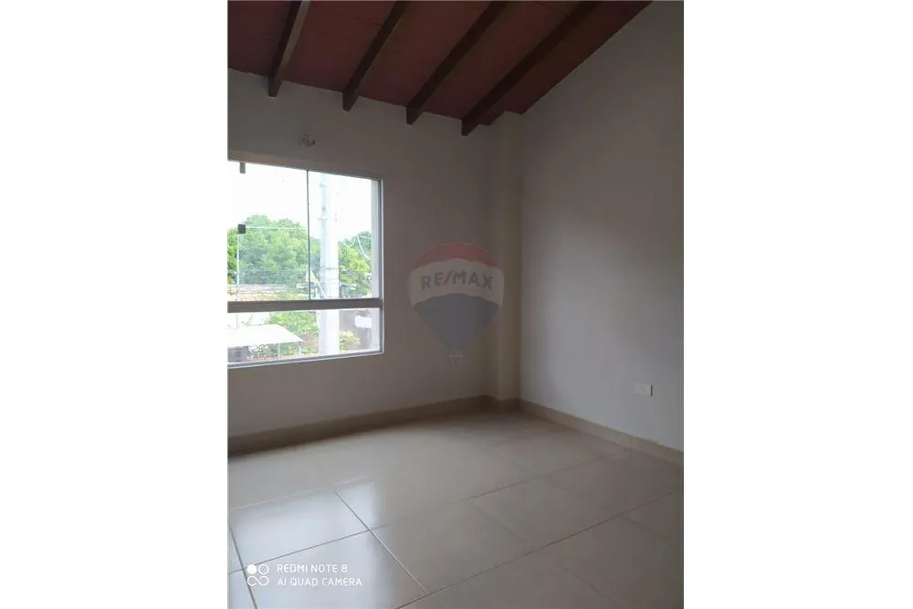 VENDO DUPLEX EN EL CENTRO DE LUQUE - PRIMER BARRIO — foto 2