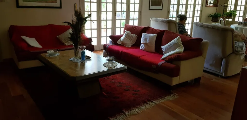 VENDO RESIDENCIA AMOBLADA EN ASUNCION BARRIO YKUA SATI ZONA PASEO LA GALERIA COD 2477 — foto 3