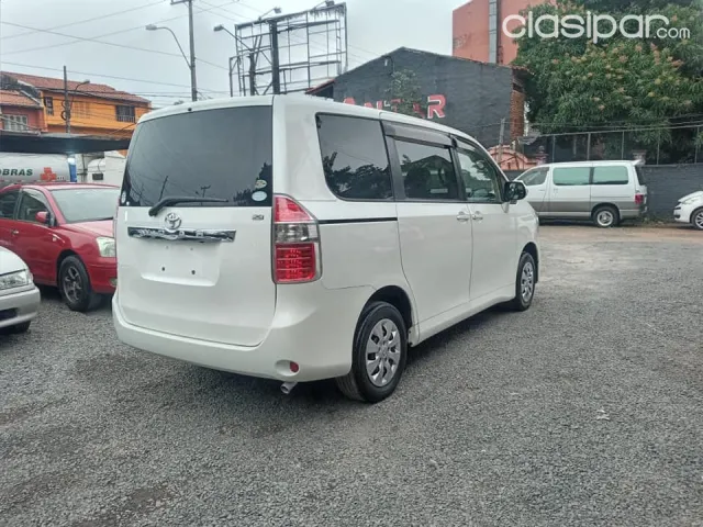 Toyota Noah 2005 — foto 6