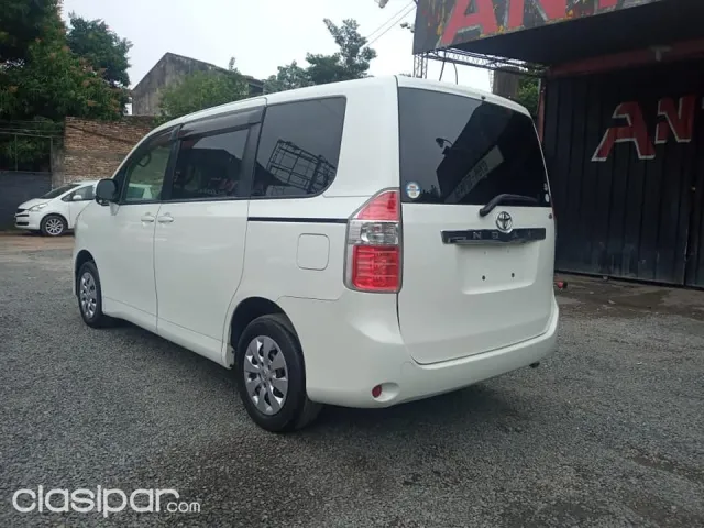 Toyota Noah 2005 — foto 7