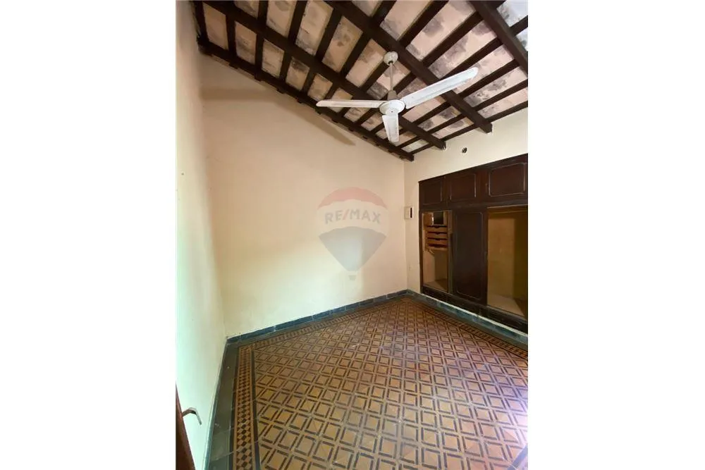 En Venta Casa a refaccionar en Manora Asuncion — foto 2