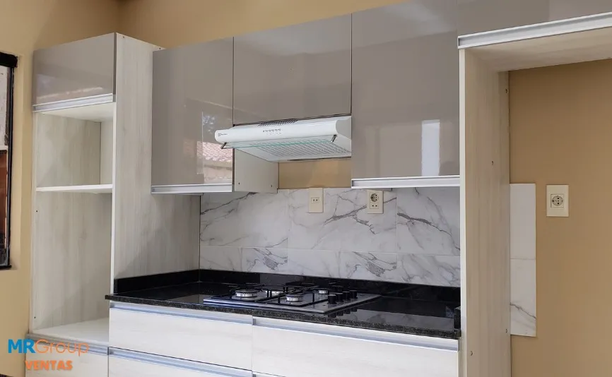 HERMOSO DUPLEX EN LUQUE EXCELENTE UBICACIÓN — foto 3