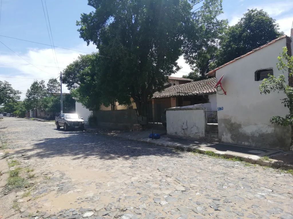 TERRENO ZONA UCA, IDEAL P INVERSIONISTAS — foto 2
