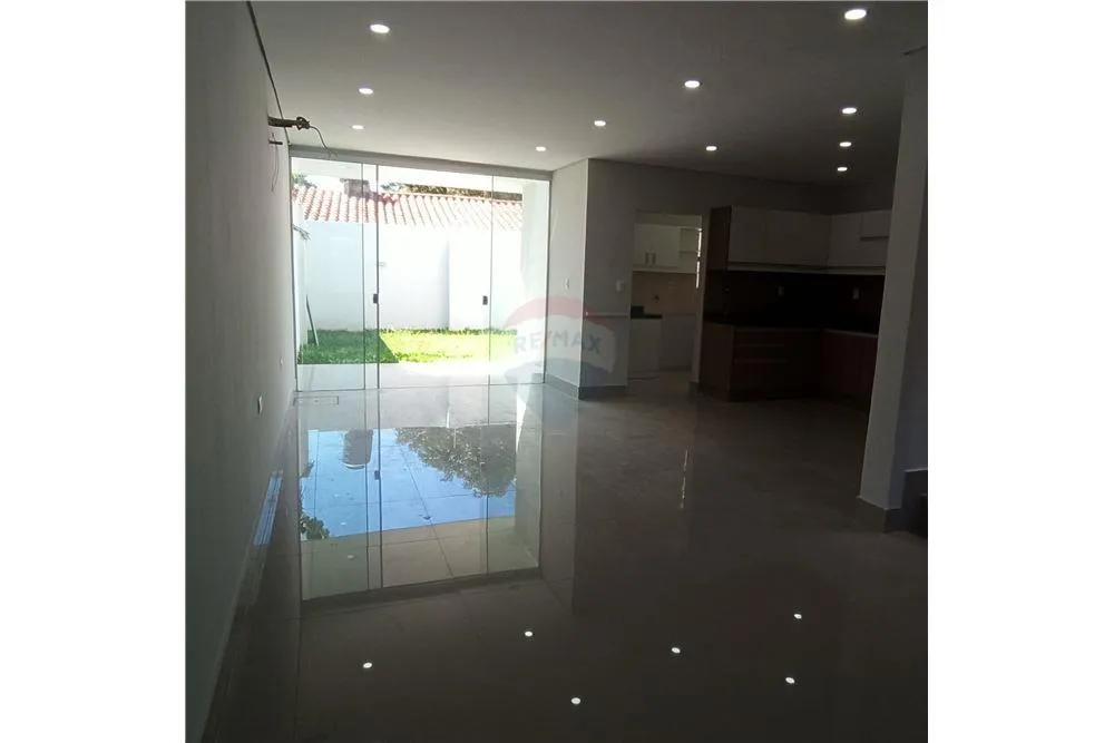Vendo amplios y luminosos Dúplex en Luque, zona Laurelty. — foto 2