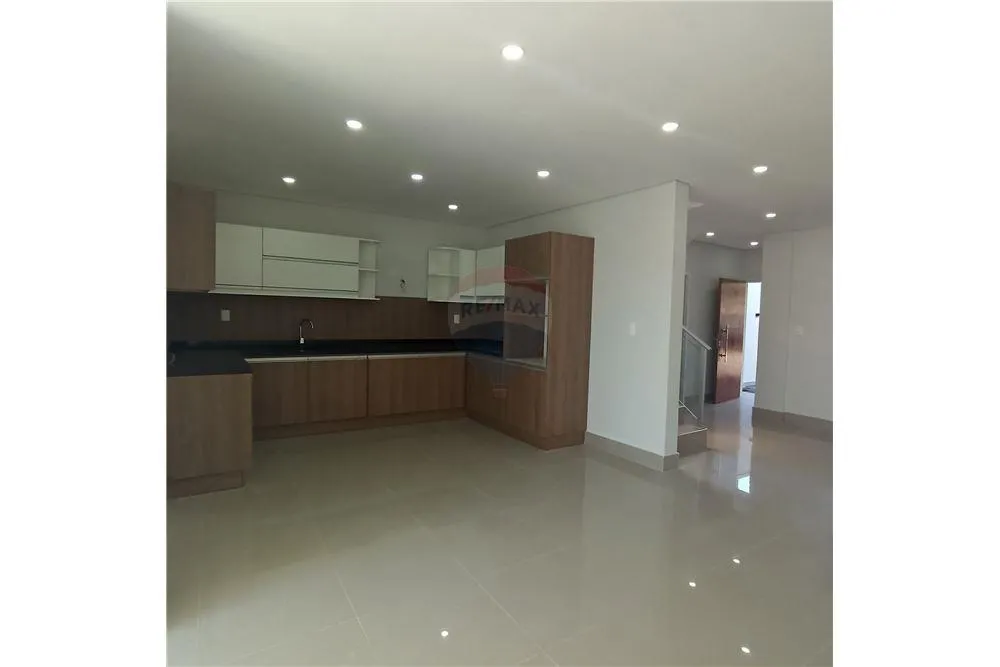 Vendo amplios y luminosos Dúplex en Luque, zona Laurelty. — foto 3