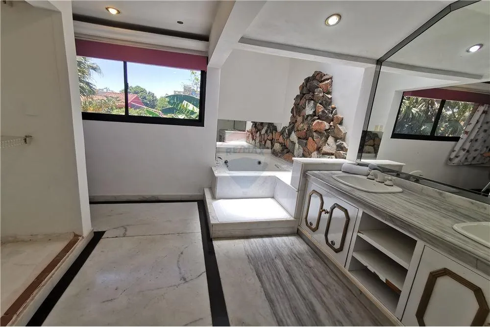 Hermosa y amplia residencia con excelente ubicación. — foto 3