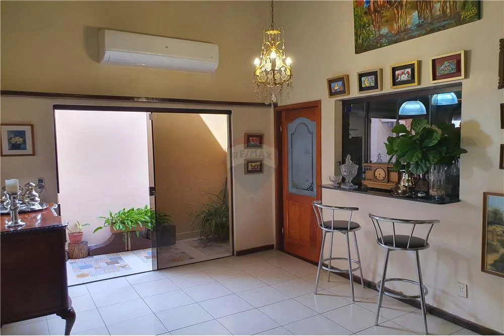 HERMOSA RESIDENCIA EN Bo. SAN CRISTOBAL ASUNCIÓN — foto 3