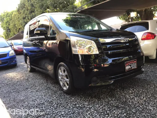 Toyota Noah 2008 — foto 2