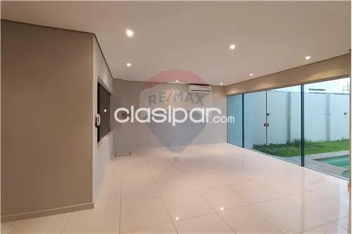 FINO DUPLEX CON PISCINA EN LAMBARE — foto 3