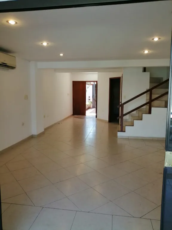 Z GOETHE – LA GALERIA, IMPECABLE DUPLEX, 3 DORMITORIOS, JARDÍN, PISCINA, 5.500.000 GS. — foto 3