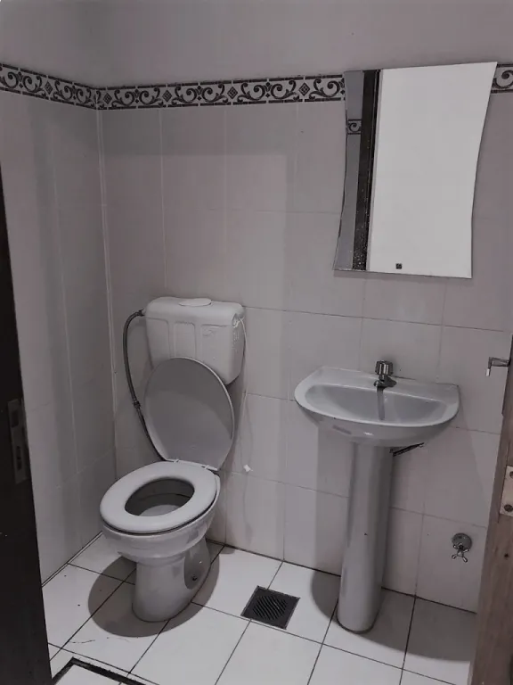 ALQUILO SALON COMERCIAL SOBRE MANDUVIRA y 15 DE AGOSTO — foto 2