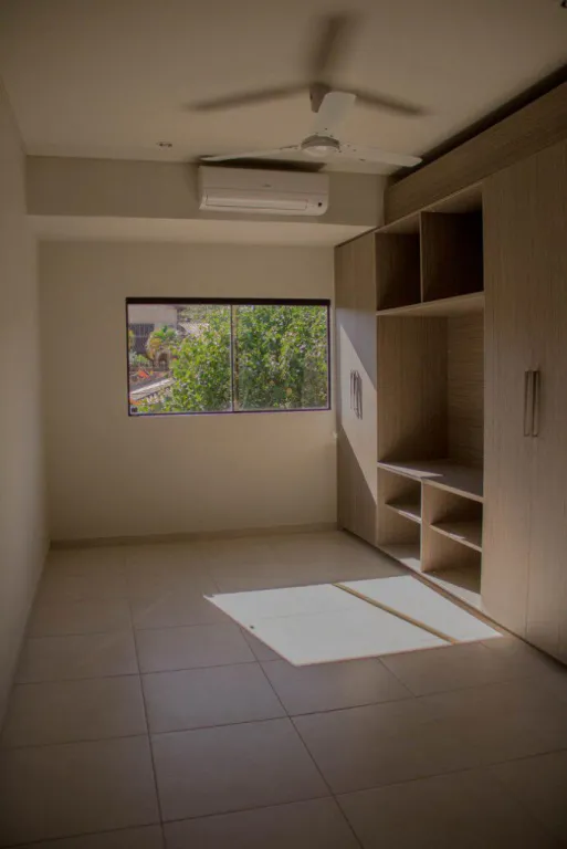 MBURUCUYA – TRINIDAD: ELEGANTE DUPLEX, 3 SUITES, JARDÍN, PISCINA, FINISIMA – 8.000.000 GS. — foto 3