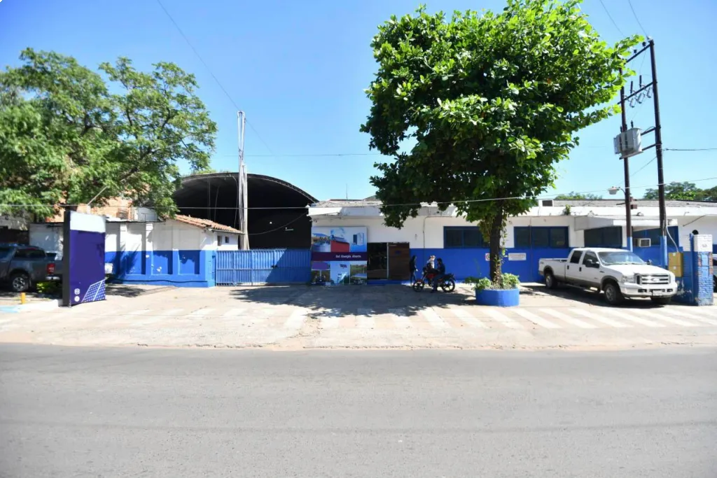 En venta amplió Local Comercial con depósito sobre Artigas — foto 2