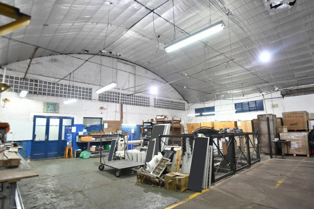 En venta amplió Local Comercial con depósito sobre Artigas — foto 3