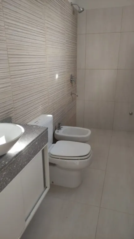 ALQUILO HERMOSO DUPLEX EN LUQUE. ZONA HOTEL BOURBON — foto 3