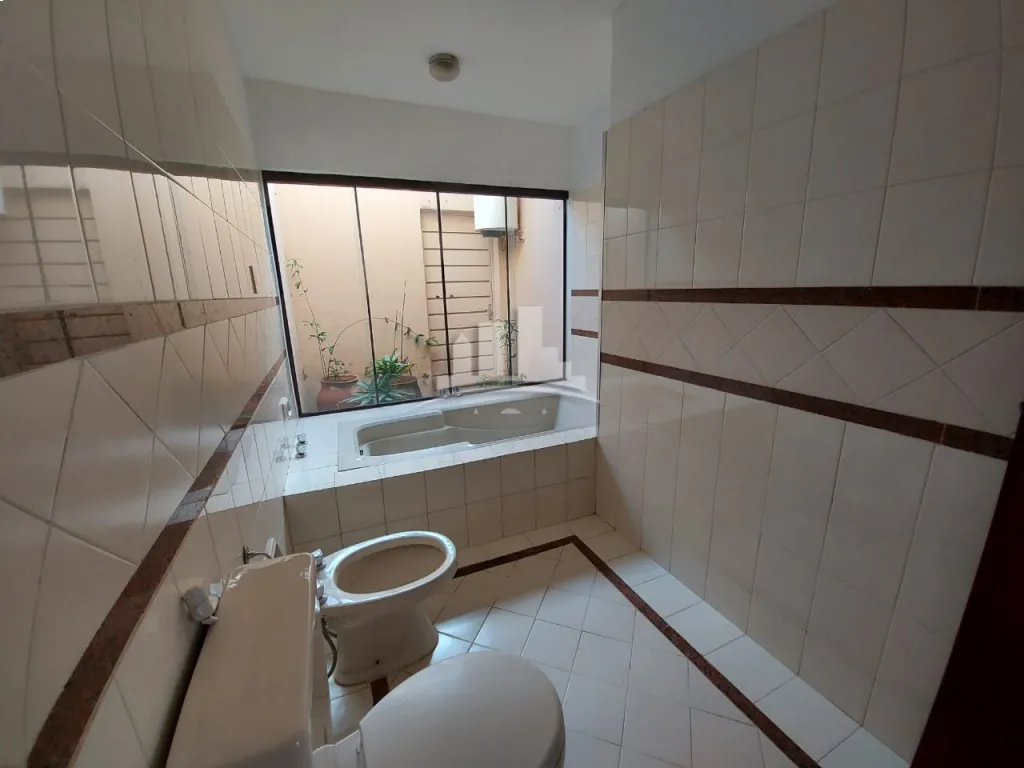 SE VENDE AMPLIA CASA Bo. RECOLETA — foto 2