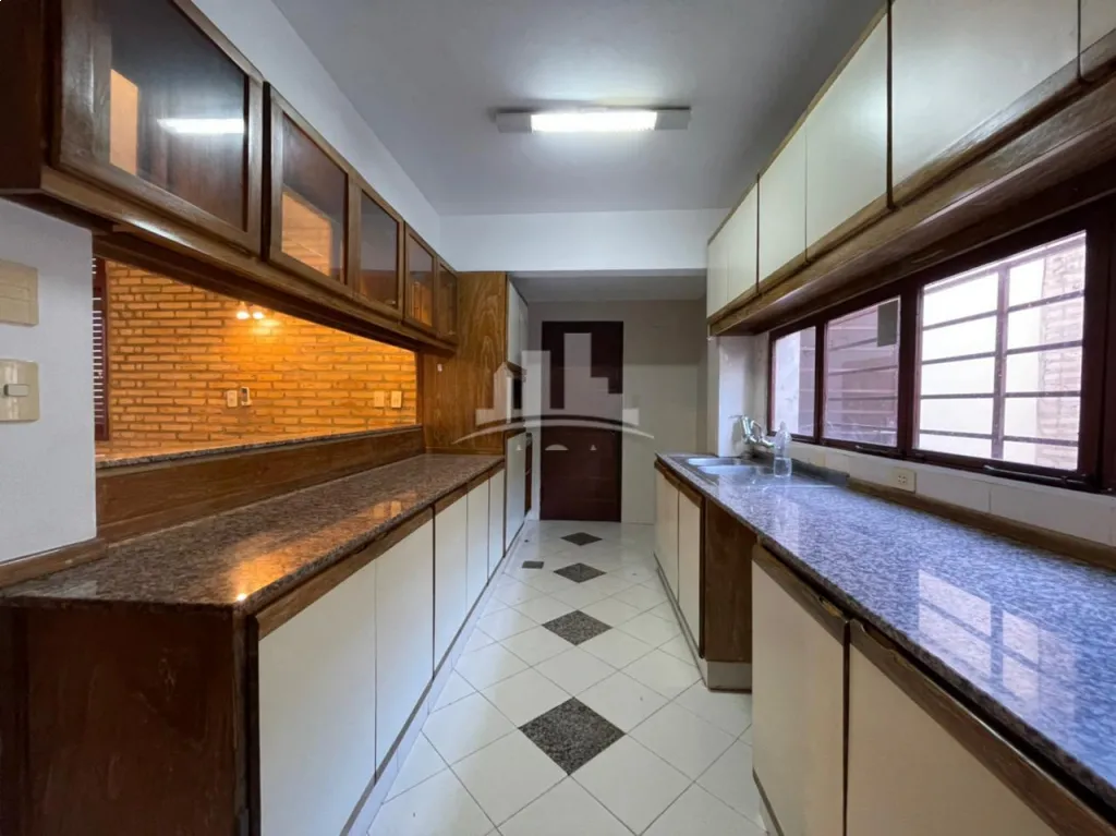 SE VENDE AMPLIA CASA Bo. RECOLETA — foto 3