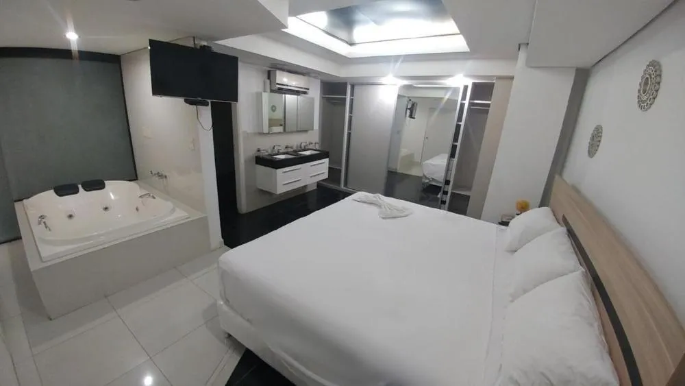 Oferta Penthouse de Lujo con Oficinas Corporativas en Villa Morra — foto 3