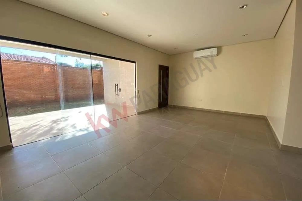 DUPLEX EN VENTA A ESTRENAR EN LUQUE — foto 2