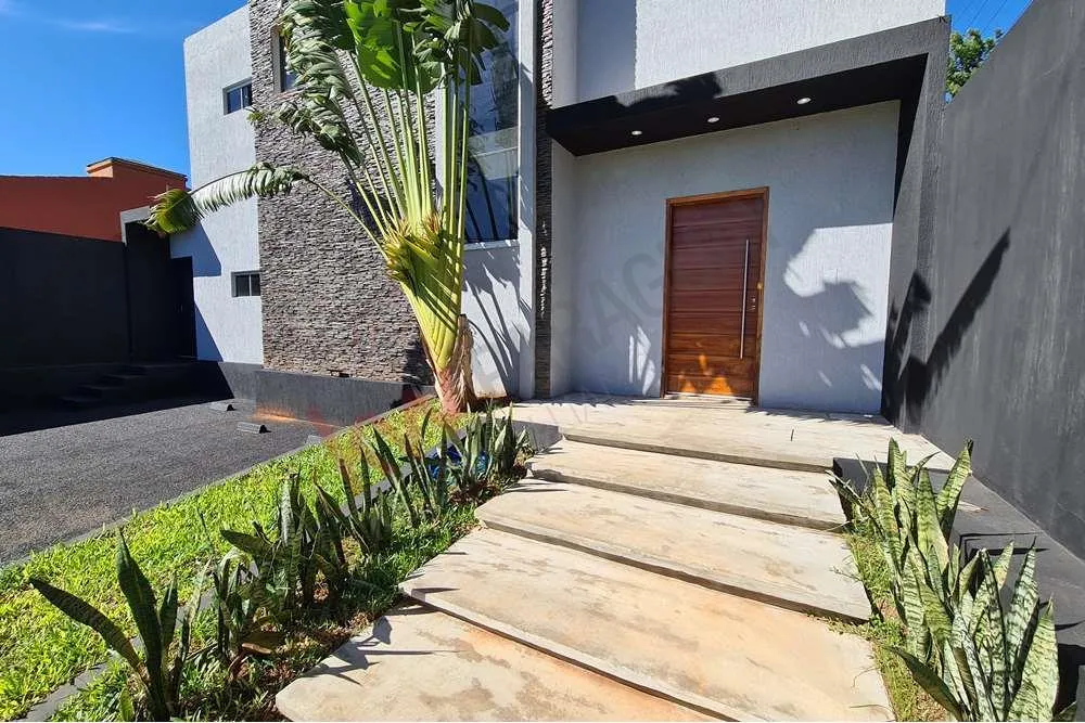 EN VENTA AMPLIA CASA EN LUQUE A ESTRENAR — foto 2