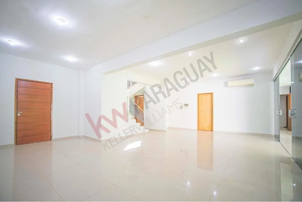 EN VENTA AMPLIA CASA EN LUQUE A ESTRENAR — foto 3