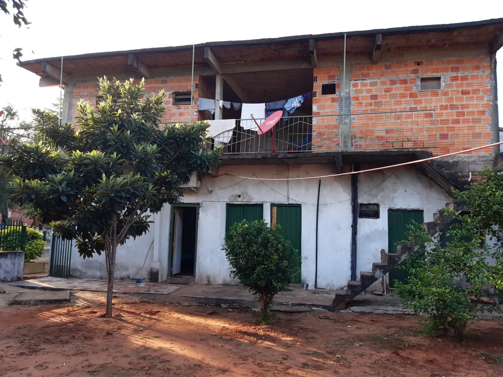 VENDO UNA CASA (LOSA DE 2 PLANTAS) EN CAPIATA, A 150 M DE RUTA 2, ZONA LICEO MILITAR. — foto 2
