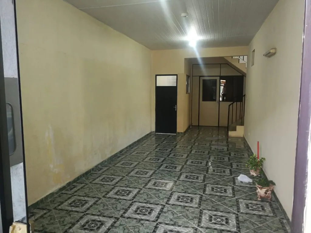 TIERRA INMOBILIARIA ALQUILA - OFICINA EN LA ESQUINA DEL PODER JUDICIAL — foto 2