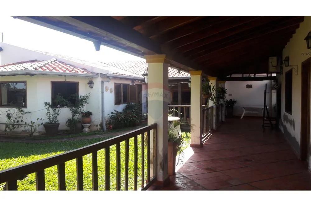 Vendo Amplia Casa en Barrio Cerrado de Limpio — foto 2