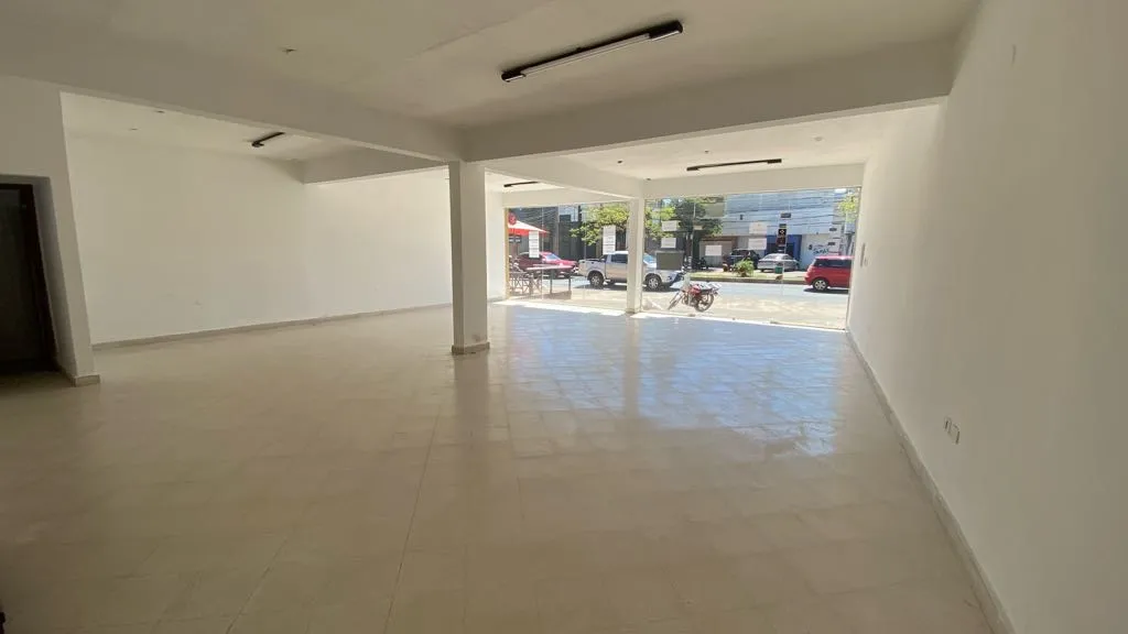 SALON COMERCIAL sAVDA. MCAL LOPEZ — foto 2