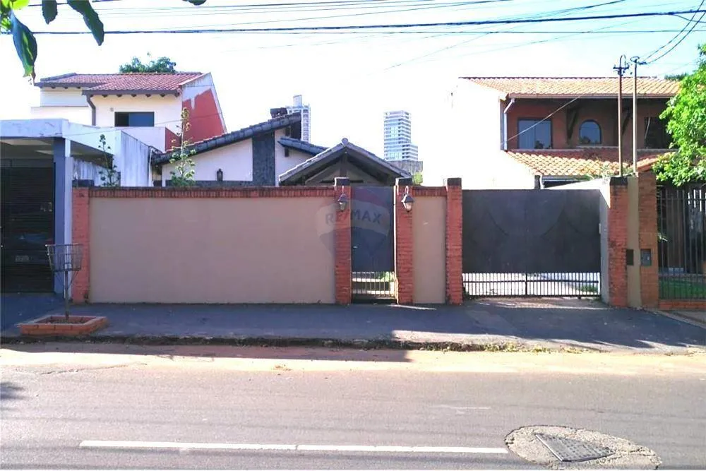 VENDO AMPLIO TERRENO CON RESIDENCIA EN YCUA SATI - ASUNCIÓN — foto 2