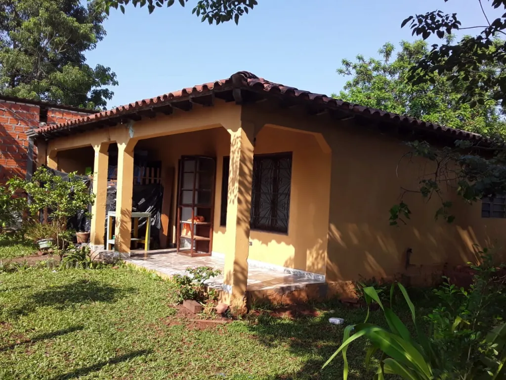 VENDO CASA EN SAN LORENZO ZONA REDUCTO CERCA DE LA PARADA DE LA LINEA 12 — foto 2
